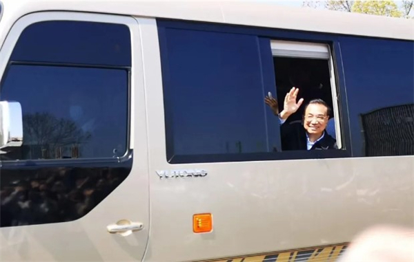 李克强总理江苏考察 宇通T7全程服务护航！