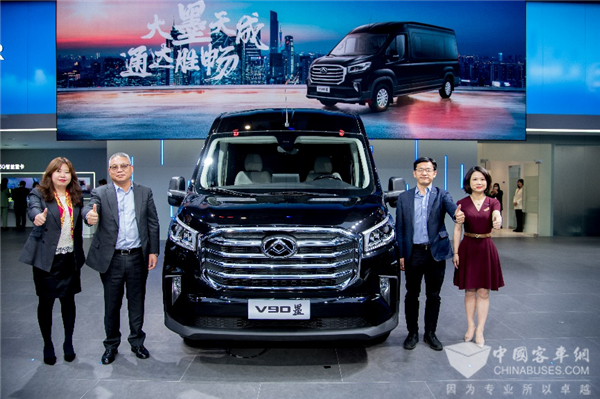 您的“专属移动办公室”！ 上海车展上汽大通MAXUS V90“墨”全球首秀