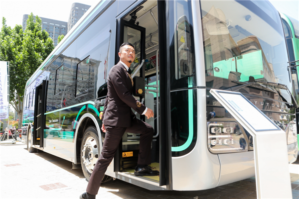 “智美”公交新旗舰！宇通高端公交宇威全系产品耀世登场