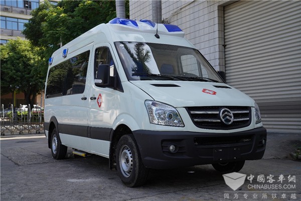 战疫急先锋 金旅领特负压救护车为何被称为“移动的N95”？