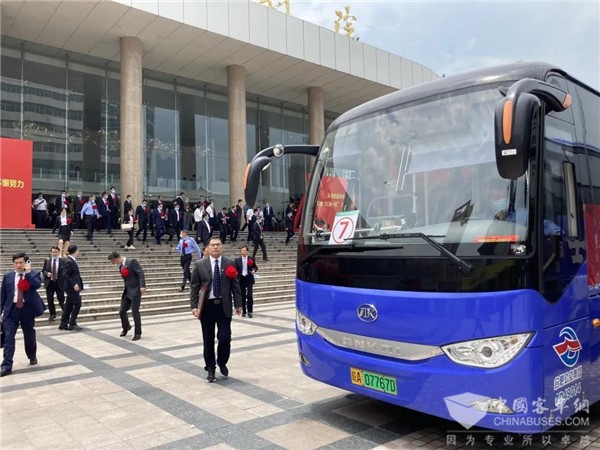 品质护航绿色出行 安凯纯电动A6担纲安徽省表彰大会运输主力！