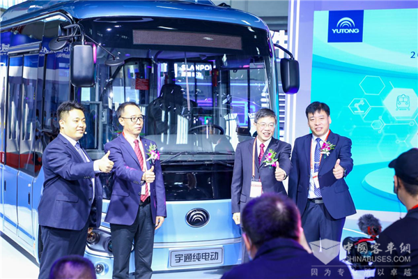 6米微循环小巴全国首发! 宇通“智造”闪耀2021道路运输展