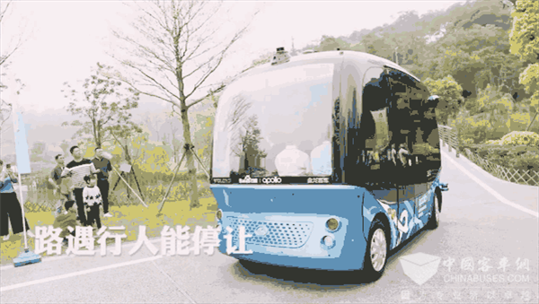 金龙阿波龙亮相福建省庆祝中国共产党成立100周年主题展