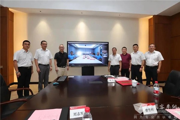 双强携力优势互补 金龙客车与三环汽车签订战略合作协议