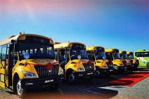 硬核品质护航学童安全出行 批量福田欧辉健康校车交付保运集团