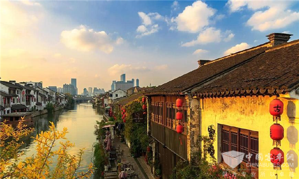 乘金旅双层观光巴士 来一场与秋天的美丽邂逅