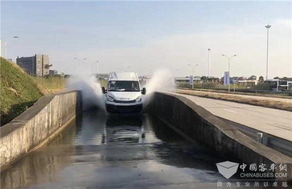 揽获多项殊荣! 南京依维柯成各赛事榜单“头号选手”