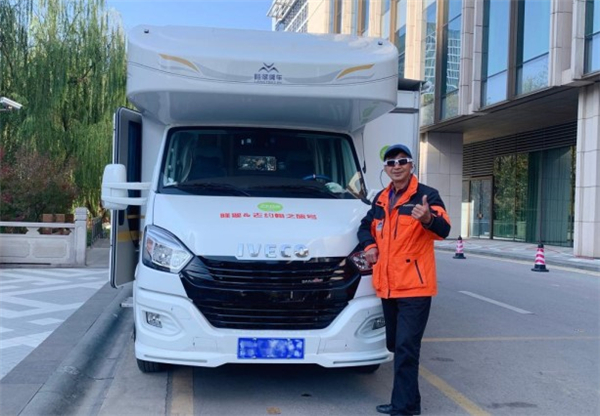 驾着依维柯房车纵横欧亚大陆，志在远方的房车老玩家