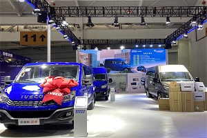 南京依维柯豪华阵容亮相昆明，这款车型成“抢睛之王”