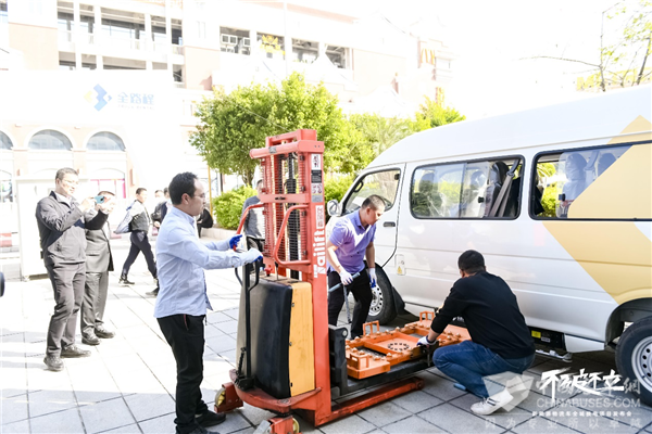 换电or充电? 金旅新能源物流车快人一步