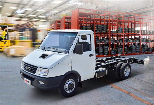 工欲善其事必先利器! 24台依维柯工程车交付青海公路局