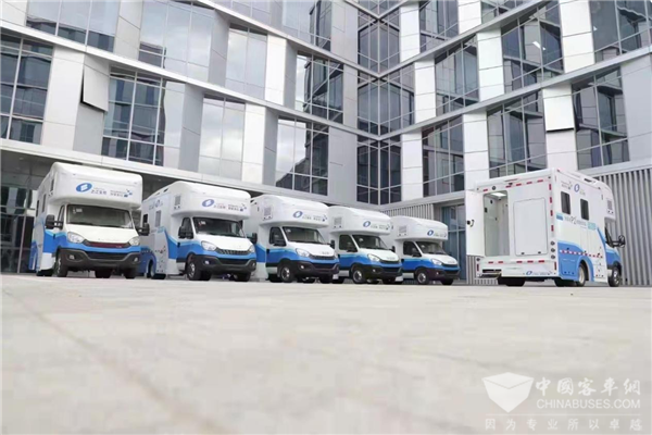 日通量1800管 南京依维柯“蓝铠甲”核酸检测车火速驰援上海