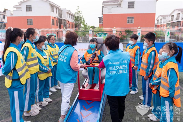一堂生动的交通安全课！2022宇通&壹基金儿童交通安全公益行首站圆满举行