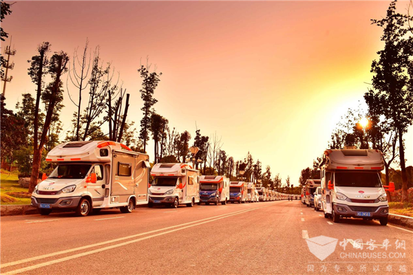 想摆脱快节奏城市生活？依维柯房车带您享受静谧时光