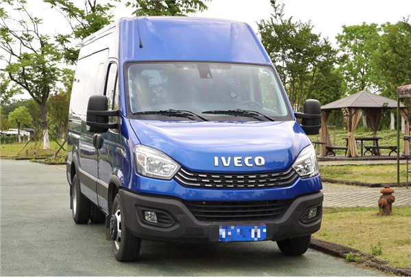 无烧烤、不夏天! 和依维柯一起邂逅天幕帐篷下的治愈空间