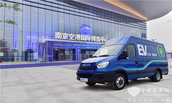 行业用车首选! 南京依维柯EV45荣膺年度新能源物流车大奖