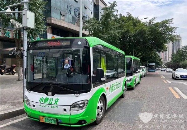 央视走进“山城”重庆 中车电动V5带您一起爬坡穿巷！