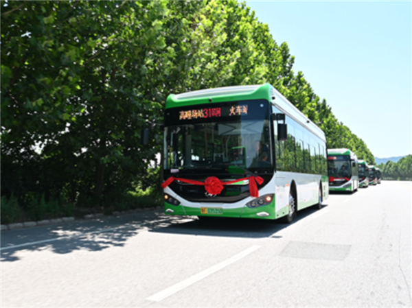 52台新能源公交上线! 苏州金龙助创烟台绿色出行“生态圈”