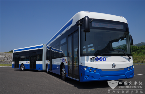 车型品评：出口“玫瑰之国”的金旅18米纯电动客车