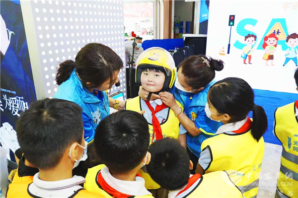 宇通壹基金儿童交通安全公益行走进郑州，看今年的公益行有何不同?