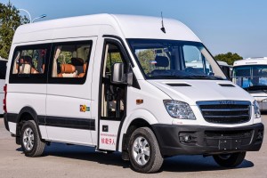 打造丝路精品旅游 苏州金龙9座睿星走俏大西北