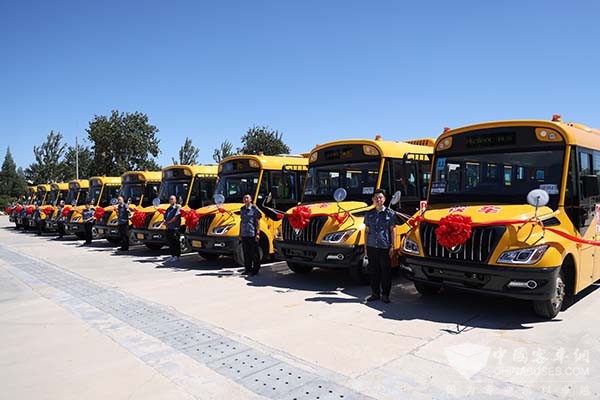 福田欧辉客车 七彩书屋公益活动 向日葵校车