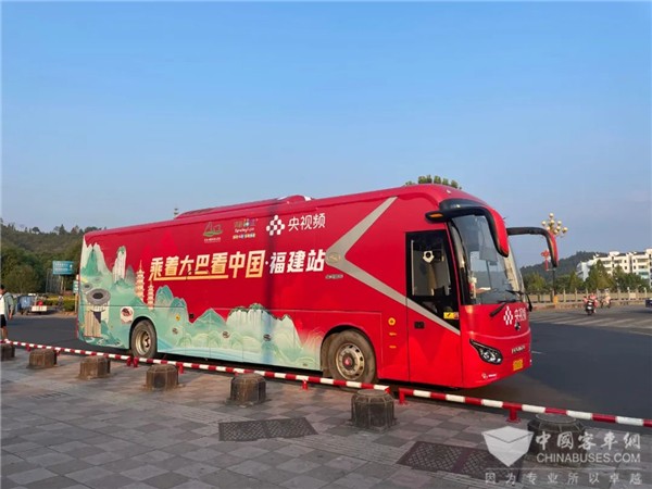首播观看人数超800万！与金龙客车一起《乘着大巴看中国》