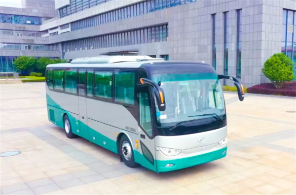 人间诗意在金秋，乘安凯A6尽享秋游惬意旅途