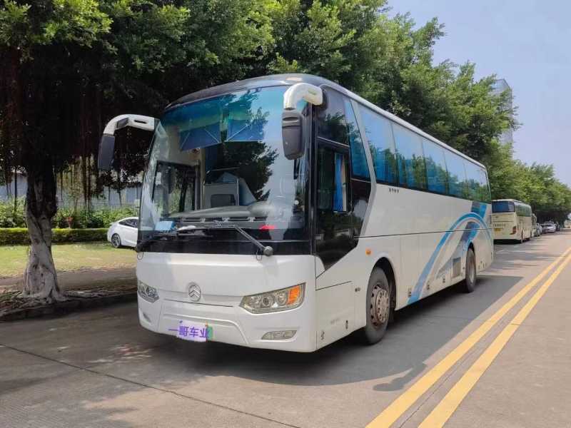 2015年8月 非营运50座国四油电混合金旅客车