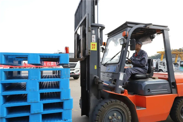 匠心筑梦 点亮人生！技能大比武展中车电动工匠风采