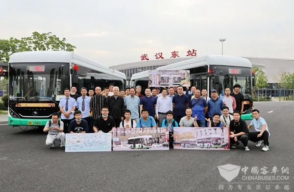 宇通无轨电车巡游武汉街头，低碳出行助力公交新时代!