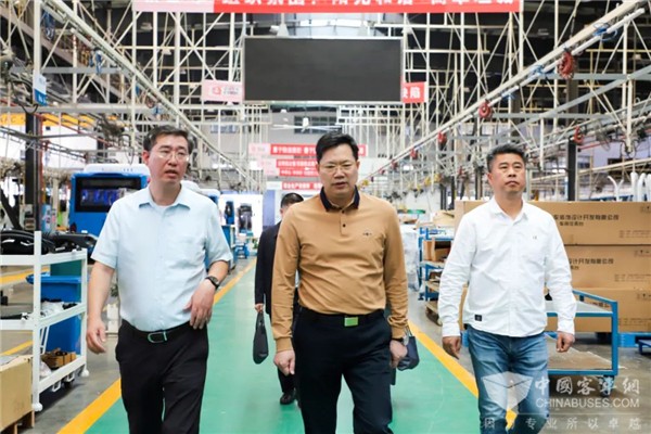 株洲市人大常委会副主任、市总工会主席李余粮赴中车电动调研指导