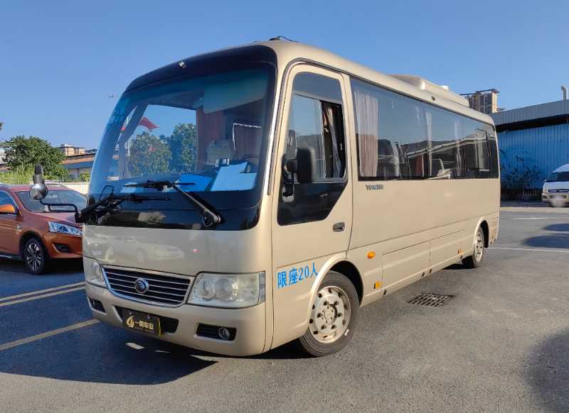 2015年3月 广州牌20座四条新胎宇通宁德时代E7电车