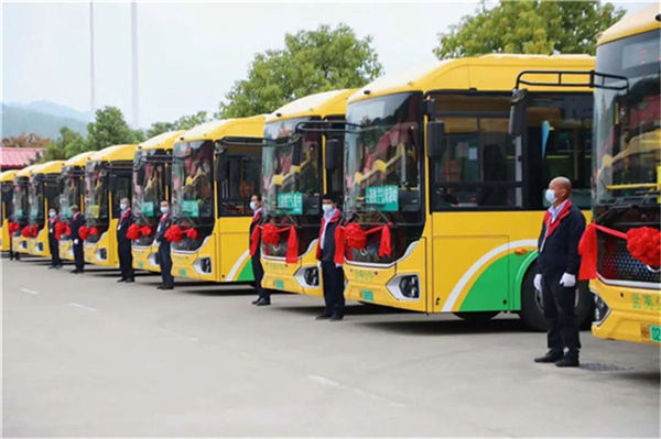 金龙力量赋能绿色出行!50台智慧城市之光交付武夷山公交 金龙力量赋能绿色出行!50台智慧城市之光交付武夷山公交