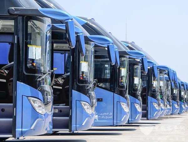 亚星客车 纯电动 低地板铰接车 金刚系列