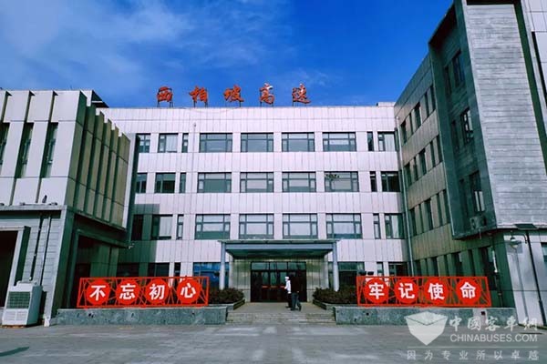 福田欧辉客车 BJ6906 城间客车 西柏坡高速公路