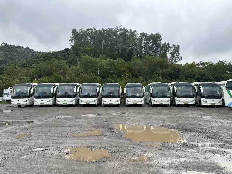 2017年8月 48座非营运有中门开沃气囊车