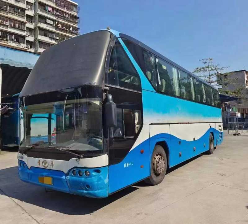 2016年7月 粤牌国四45座四轮碟刹青年6121气囊中门车