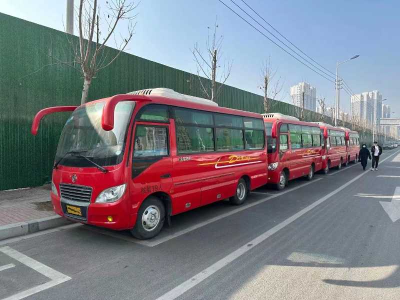 2018年3月 19座折叠门推拉窗东风超龙6607中巴