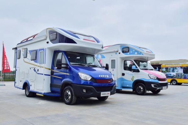 南京依维柯房车，打造现实版“移动城堡”