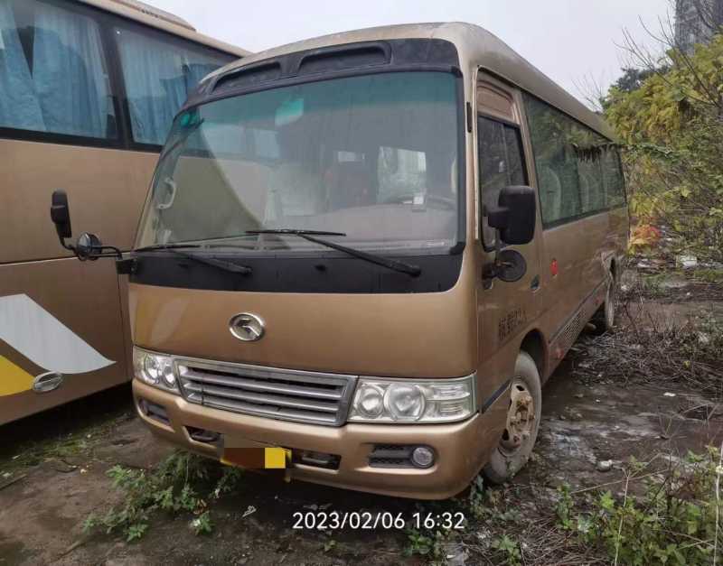 2017年5月 两台同款国五23座非营运金旅6706中巴