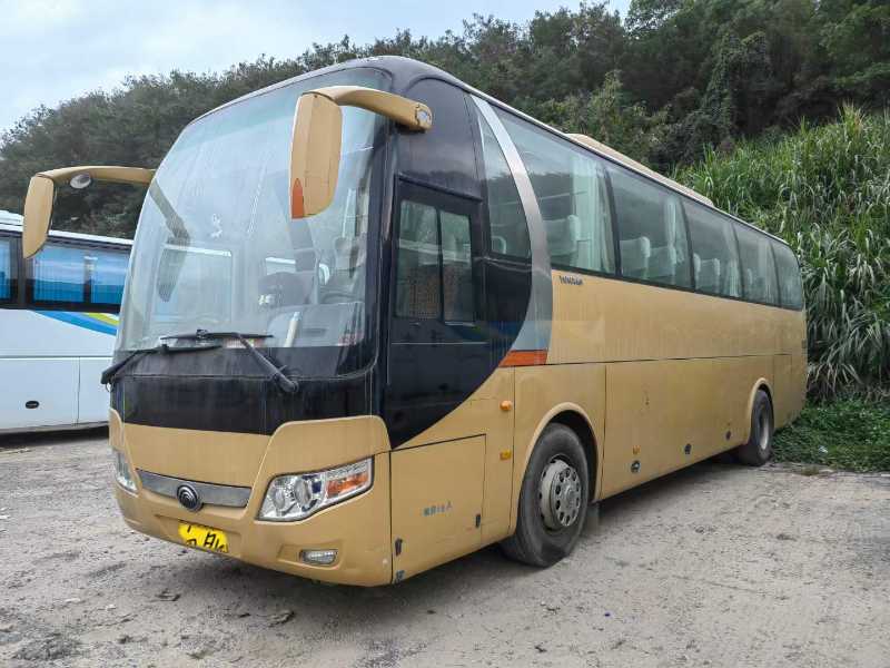 深圳牌49座宇通6110中门车