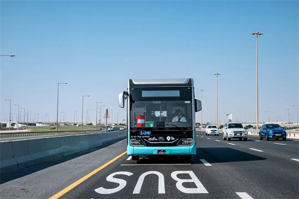 宇通客车斩获影响客车业三项大奖，蝉联“行业品牌成就奖”！