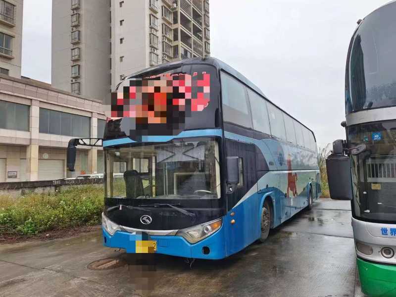 55座国四一层半大金龙6125中门气囊车