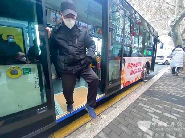 中车电动 适老化 公交车 更多便利