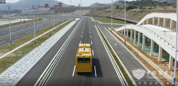 厦门金龙旅行车 中国智造 赖志艺