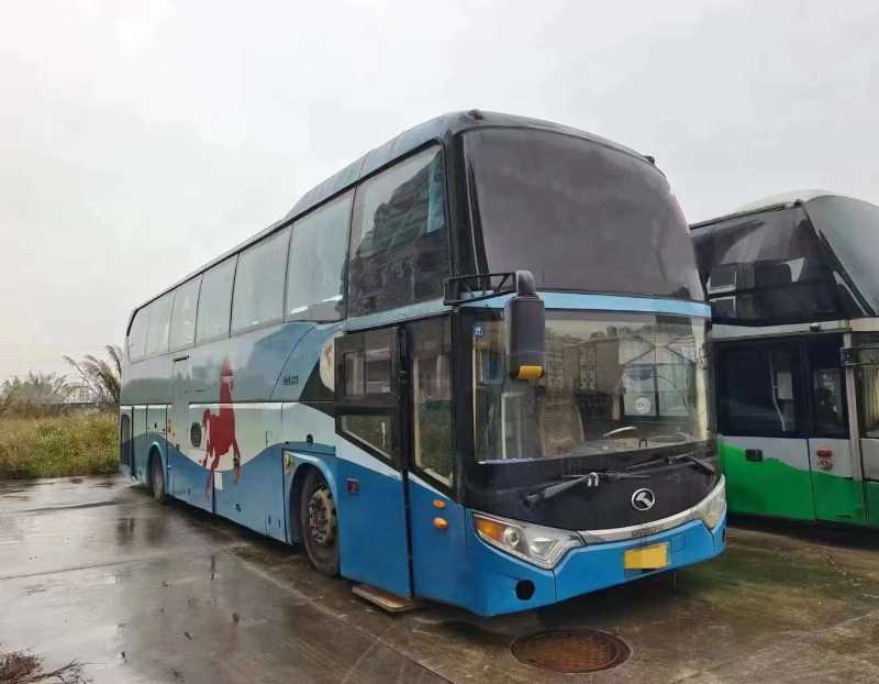 两台国四55座大金龙6125一层半气囊车