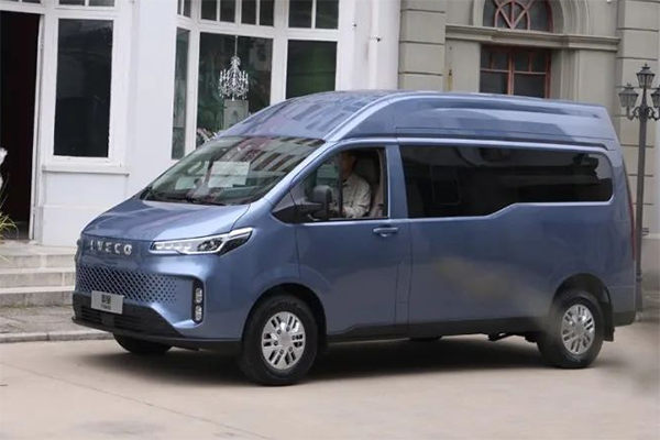 依维柯聚星官方预售价14.88万元起 到底值不值看过就知道！