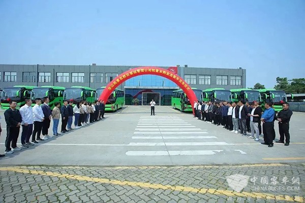 金龙客车 捷冠5代 批量交付 华山风景名胜区