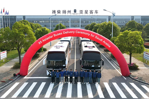 亚星客车再次“出海” X9-3双风挡豪华公路旅游车型发运沙特